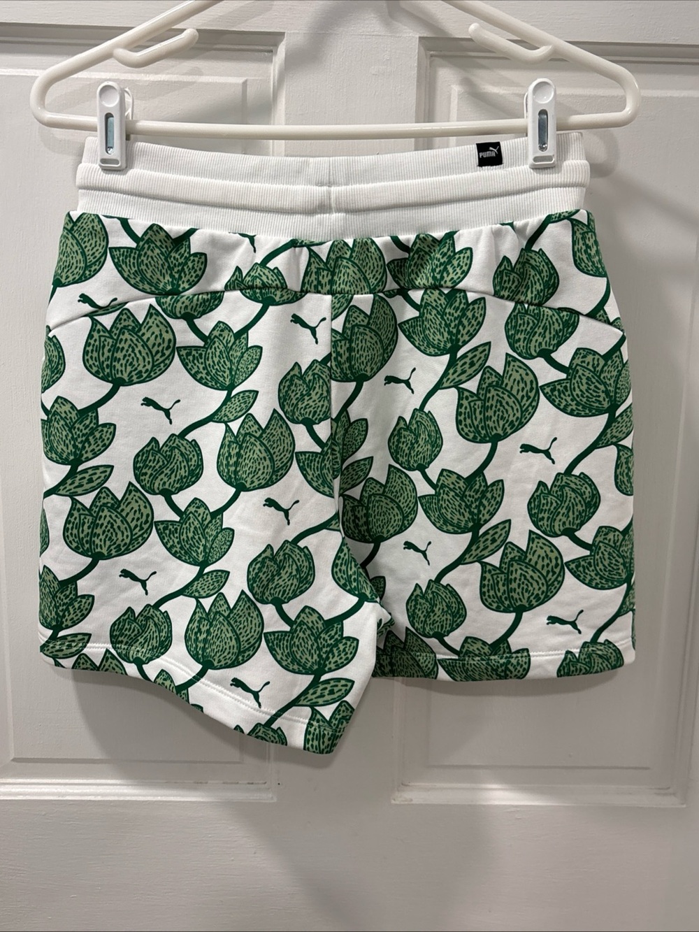 Puma Women’s ESS+ Blossom AOP Lounge Set Archive Green Size S Shorts & T-shirt - Picture 5 of 13